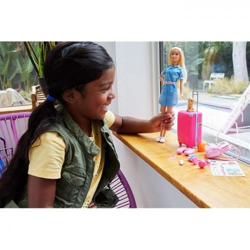 Barbie Seyahatte Bebeği ve Aksesuarları FWV25