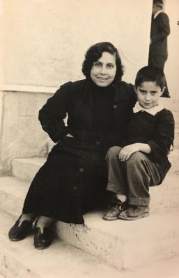 Önlüklü Öğrenci Temalı S/B Fotoğraf Cihan Deniz 8.4.1958