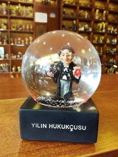 Kar Küresi Renk Değiştiren Ledli Yılın Hukukçusu Erkek