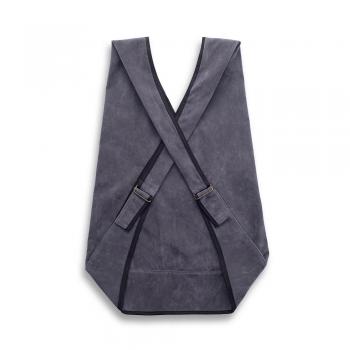 Gri Omuz ve Sırt Çantası