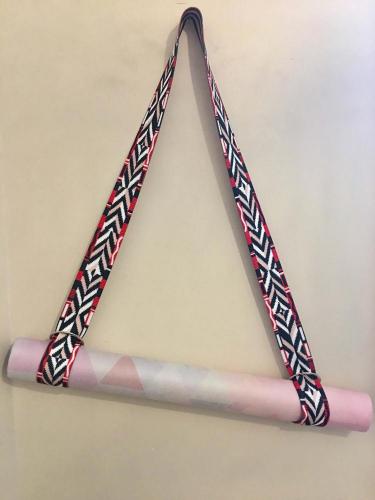 Mat Taşıma Askısı - Kırmızı Beyaz Mat Taşıma Askısı - Kırmızı Beyaz