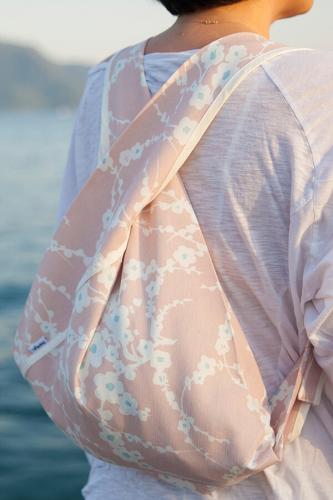 Pembe Bahar Desenli BeeBag - Kol ve Sırt Çantası Pembe Bahar Desenli BeeBag - Kol ve Sırt Çantası