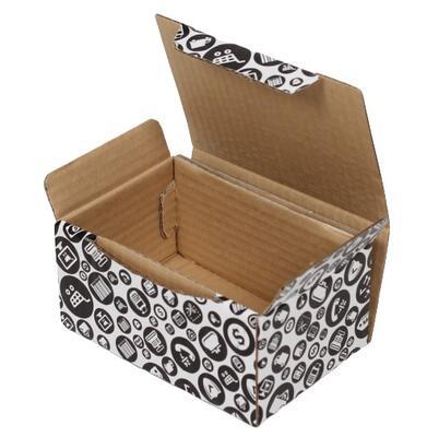 Desenli Siyah Beyaz Kilitli Kapaklı Karton Kutu 15,5x11x7,5 cm.