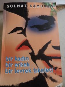 Bir Kadın Bir Erkek Bir Levrek İskeleti