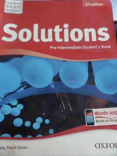Solutions Pre-Intermediate Student's Book