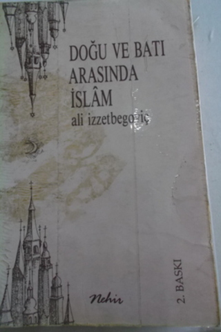 Doğu ve Batı Arasında İslam Ali İzzetbegoviç
