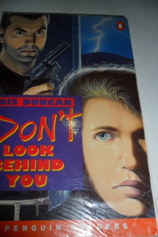 Don't Look Behind You Lois Duncan