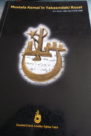 Mustafa Kemal'in Yakasındaki Rozet