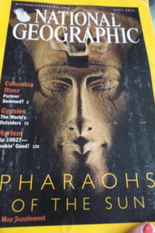 National Geographic 2001 / April