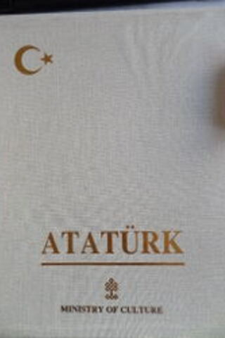 Özel Kutusunda Atatürk