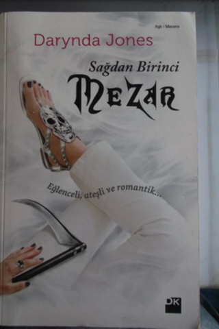 Sağdan Birinci Mezar Darynda Jones