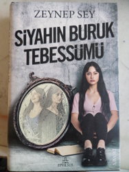 Siyahın Buruk Tebessümü Zeynep Sey