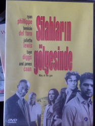 Silahların Gölgesinde / Film Dvd'si