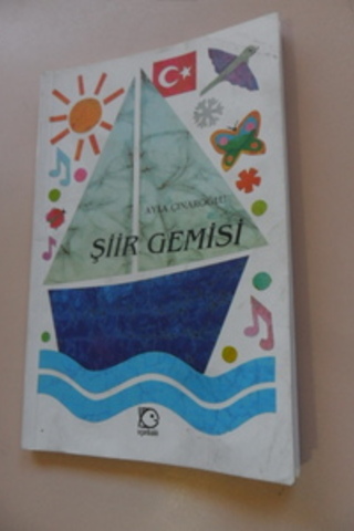 Şiir gemisi Ayla Çınaroğlu