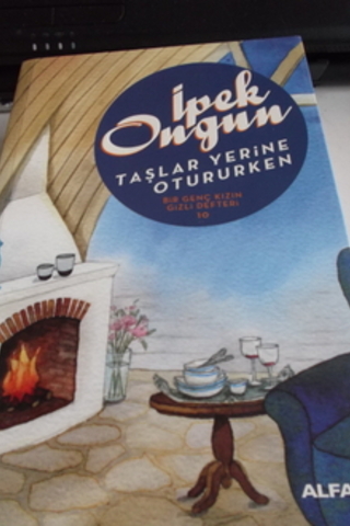 Taşlar Yerine Otururken İpek Ongun